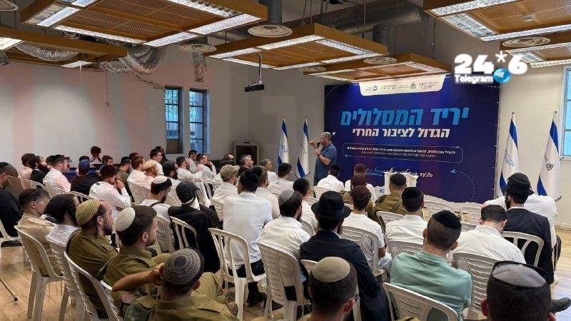 🇮🇱 בירושלים נערך יריד מסלולים עבור חרדים המעוניינים לשרת בצה"ל. חרדים קיצוניים הגיעו אל מחוץ ליריד וצעקו…