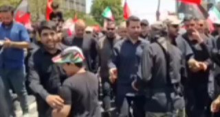 🎦 נוכחותו של מסעוד פז'קיאן, נשיא בטקס הלווייתו של האימאם שנהרג