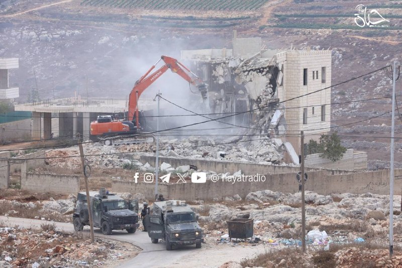 דחפורי כיבוש ממשיכים להרוס שני בתים בשכונת אל-תאוון אלאווי בשכם.