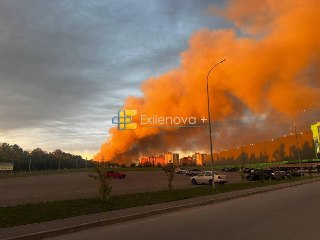 При атаке на склад Wildberries в Воронежской области погиб человек, в Орске горит НПЗ. Что известно об атаках⚪️ Воронежская область. В Новоусманском районе после атаки загорелись два складских помещения общей площадью около 36 тысяч квадратных метров. Как 