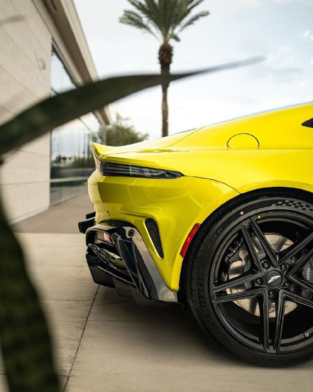 Aston Martin Vantage 9