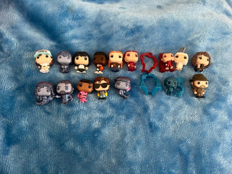 Продам фигурки: Очень Странные Дела