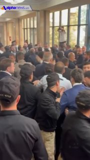 הקטטה בחדר הישיבות של NA נמשכה במסדרון הירשם ל-Alpha News VK Zen אתר אינטרנט TikTok Facebook Instagram YouT…