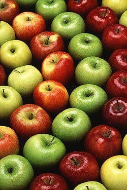 درمانخانه اسلامی: 🍎🍏🍎۱. سيب كلسترول خون را پايين مى‌‌آورد آن‌هايى كه كلسترول بالايى دارند حتما بايد روزانه دو يا سه سيب بخورند.۲. خوردن سي