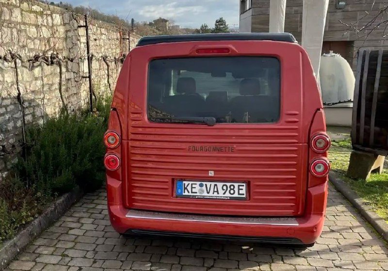 Citroen Berlingo превратили электрический автодом в ретро-стиле 5