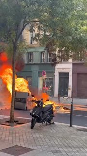 אתם זוג צעיר ממרסיי משחזר רהיטים בן 26 ושף בן 31. השכרת דירה מרווחת במרכז. אתה עובד, משלם שכר דירה, קונה רה…