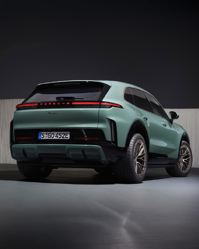 Новый Porsche Cayenne Electric 3