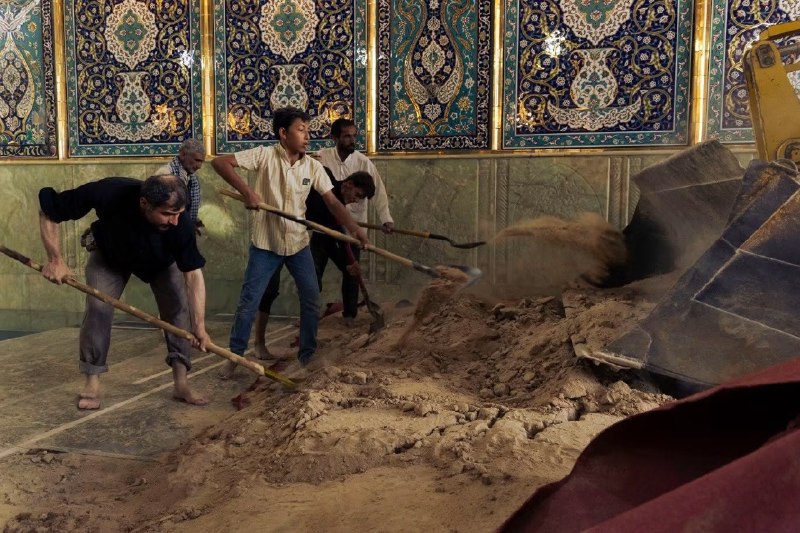 اخبارفوری و مهم: 🔴 پاکسازی و جمع‌آوری شن از ورودی حرم حضرت ابوالفضل(ع) پس از پایان ماه محرم و صفر@akhbare_moheem🔴 پاکسازی و جمع‌آوری شن ا