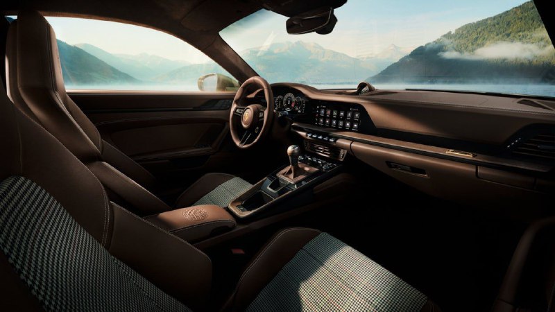 Porsche представила лимитированный 911 GT3 4