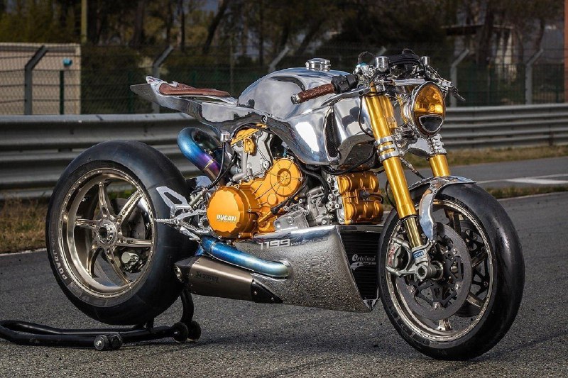Ducati 1199 Panigale by OrtolaniДвигатель: L-Twin Superquadro (90°), 4-тактный,