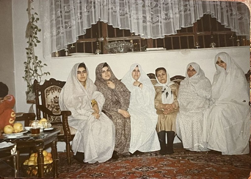 توییتر الزهرا: چقدر زندگی آدمها متفاوته. زندگی ما این شکلی بود. زنهایی که دیده نمیشدن، از یه آدم نامرئی همیشه حجاب میکردن، کاسهی ع