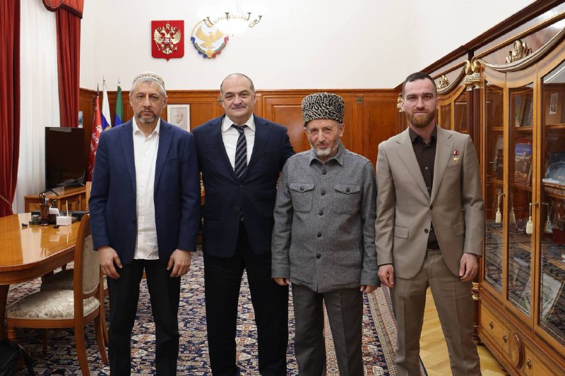 Состоялась встреча главы Дагестана Сергея Меликова, муфтия Дагестана, Ахмада Абдуллаева и религиозного деятеля Абдулы Ацаева фото