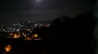 דחוף: תקיפות אוויריות ישראליות מכוונות למספר ערים ואזורים בדרום לבנון: עלי אל-טאהר הייטס, אל-דבשה, דוחא כפר…
