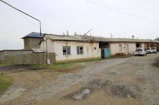 2.75 sotok 3 xonali uyi blan "uy eski" Food city yanınıza 26800 $