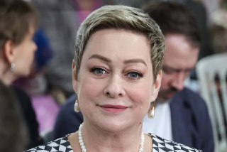 Актриса Мария Аронова обратилась к врачам с жалобами на долгие и мучительные приступы икоты. У неё нашли серьёзные повреждения внутренних органов.По данным Mash, в результате обследования медики обнаружили у 53-летней артистки воспаление пищевода и стеатог