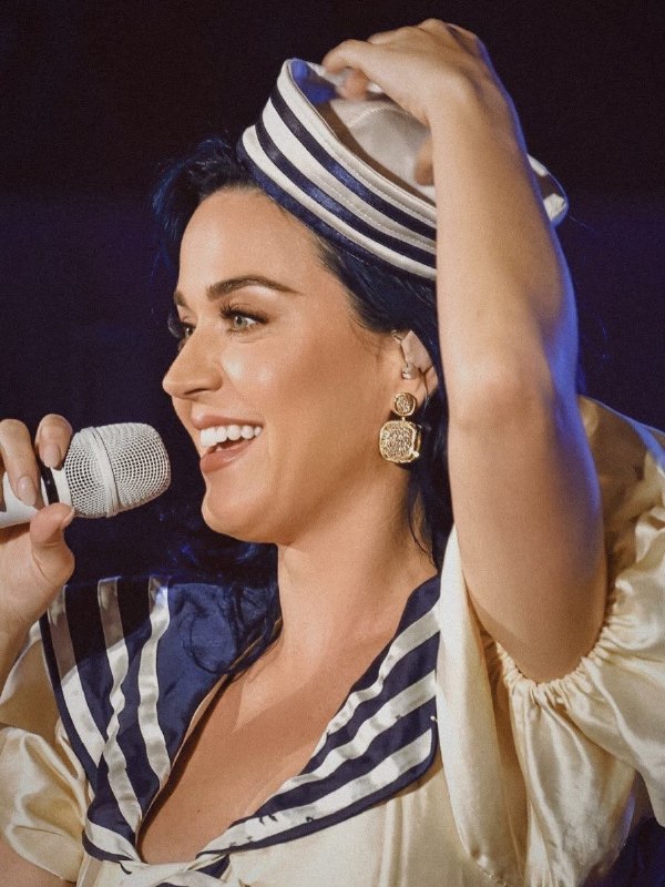 Katy Perry | کیتی پری: — عکسهای منتشر شده از کیتی در شوی خصوصیش در ساردینیا ⚓️💙- #Events- @Katy_Perry— عکسهای منتشر شده از کیتی در شوی خصوصیش