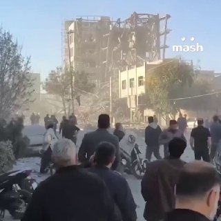 США и Израиль атаковали офис Совета экспертов в Иране, где в ближайшие дни должны были выбрать нового Верховного лидера страны. Организация отвечает за непрерывное руководство страной и преемственность власти — именно там избирается глава государства, кото