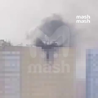 Украинские беспилотники атаковали нежилой многоквартирный дом в Уфе. По данным Mash, ВСУ использовали БПЛА типа "Лютый".По словам местных, дроны попали в строящийся дом в Ленинском районе. Взрывы услышали около часа назад, после на верхних этажах вспыхнул 