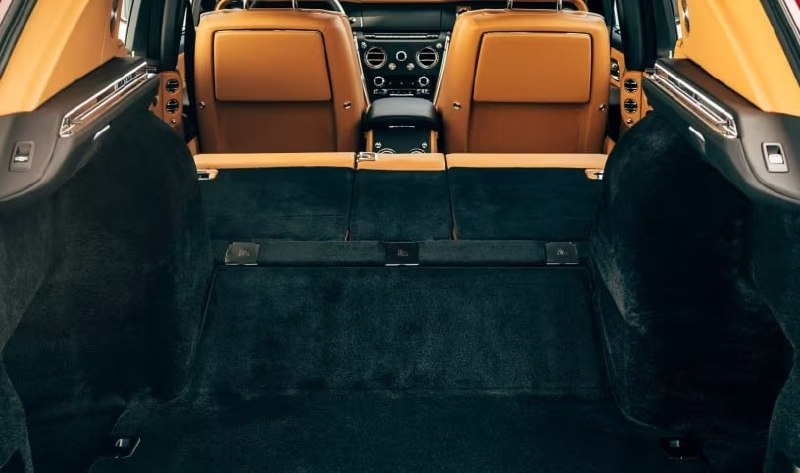 Rolls-Royce отзывает Cullinan из-за болта на заднем диване 3
