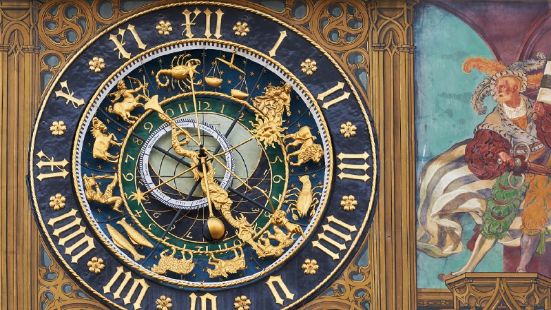 The art of saving daylightAstronomical clock at Town Hall of the City of Ulm, Germany (© Tomekbudujedomek/Getty Images)
