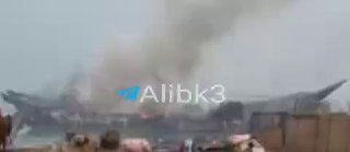 פורצת אש עם תגבורת וכלי נשק שהגיעו למינה אל מוח'ה לאחר שנפגעו על ידי צבא תימן