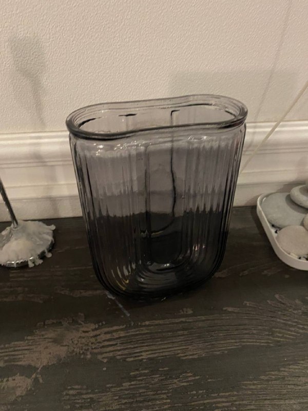 1. Ваза — 2 лари