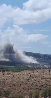 ️🇱🇧🇮🇱 צילומים נוספים מהתקיפה האווירית הישראלית על העיירה אל מנצורי, דרום לבנון.