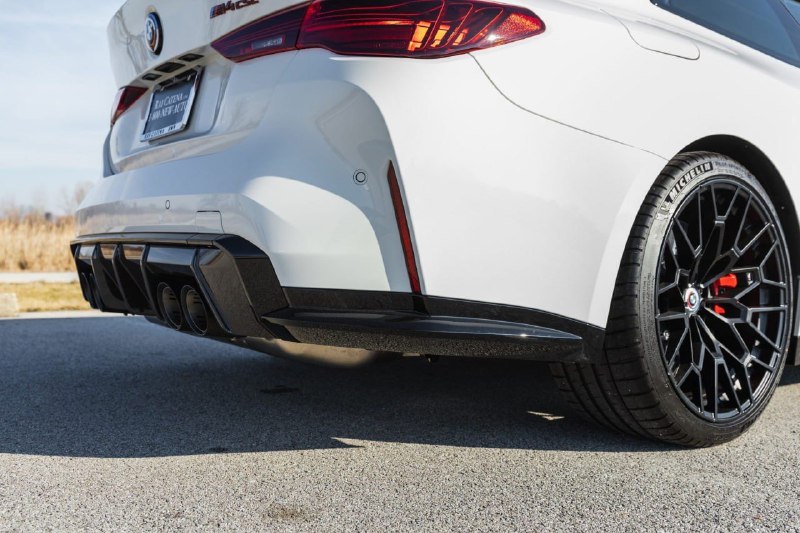 2023 BMW M4 CSL 2