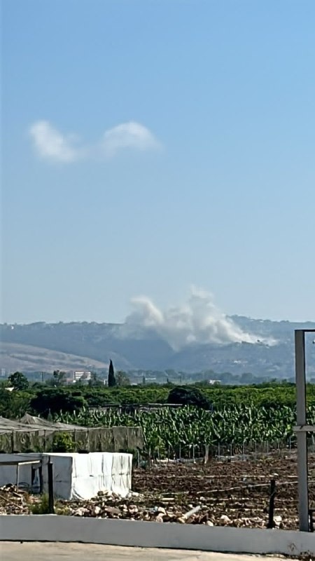 דחוף: תקיפה אווירית ישראלית חדשה בפאתי העיירה מנצורי, דרומית ללבנון.