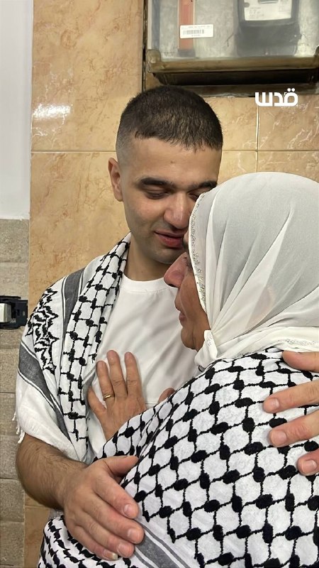 חלק מקבלת הפנים של האסיר המשוחרר מוחמד דרוויש לאחר שחרורו, לאחר שנה וחצי של מעצר בבתי הכלא, במחנה בלאטה, מז…