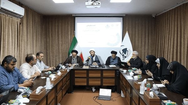 اخبار قم: عرضهٔ گفتمان عدالت و عقلانیت نبوی به دنیای در حال افول 🔹معاون بین‌الملل حوزه‌های علمیه: بشریت امروز تشنه گفتمان‌های ناب 