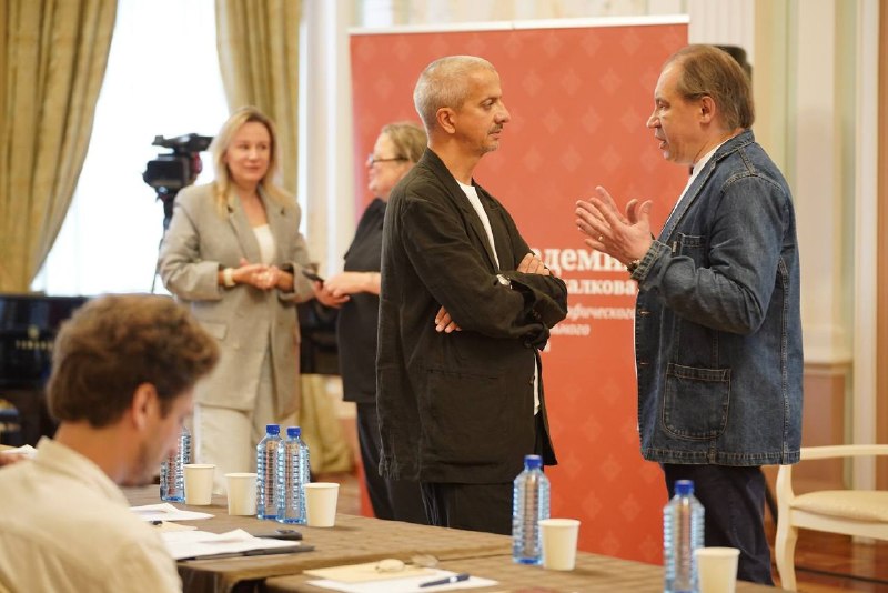 Богомолову не дали стать ректором во МХАТе и теперь будет преподавать в Академии