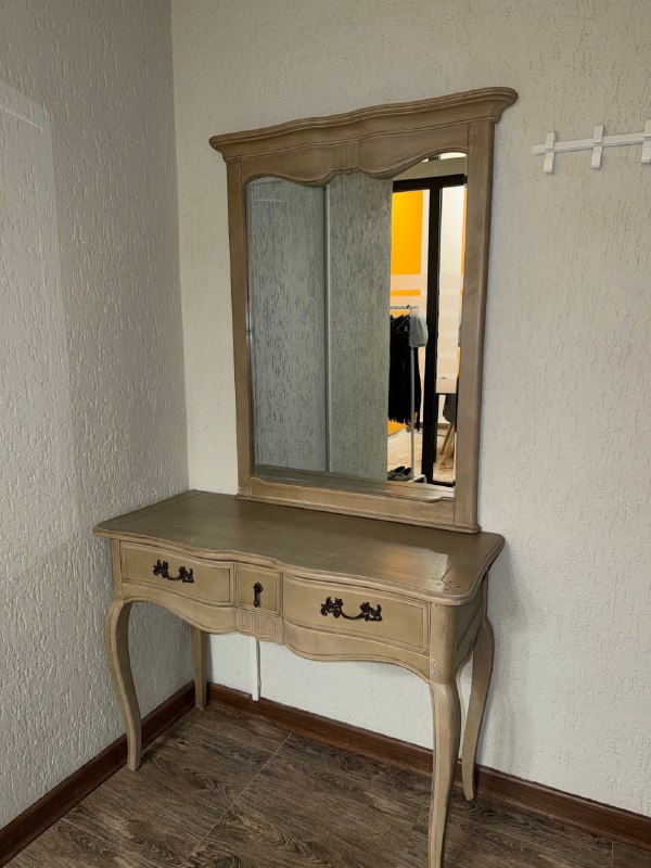 Туалетный столик с зеркалом и 2 тумбы производства Италии