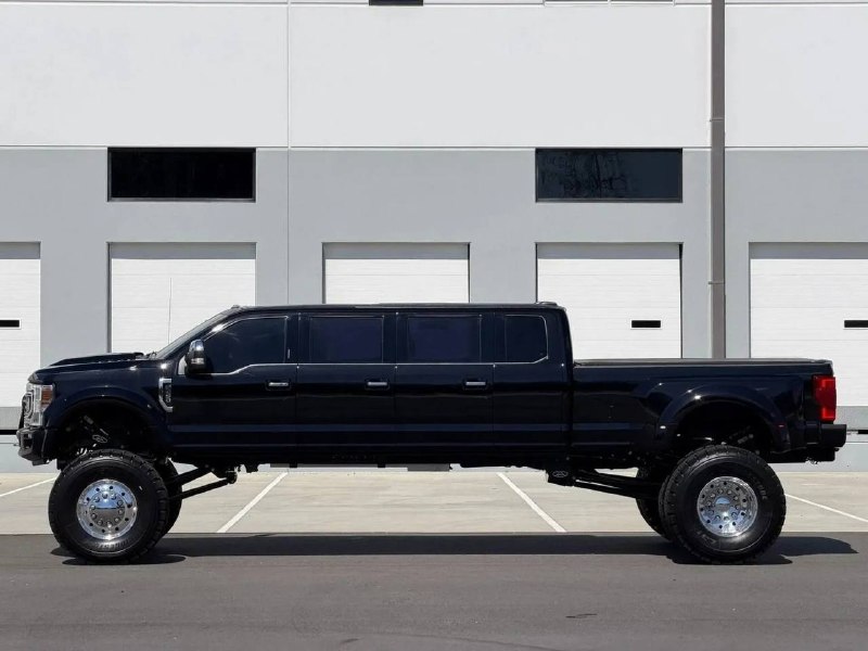 Тюнинг-ателье в США превратило Ford F-450 в 11-МЕСТНЫЙ лимузин. 2