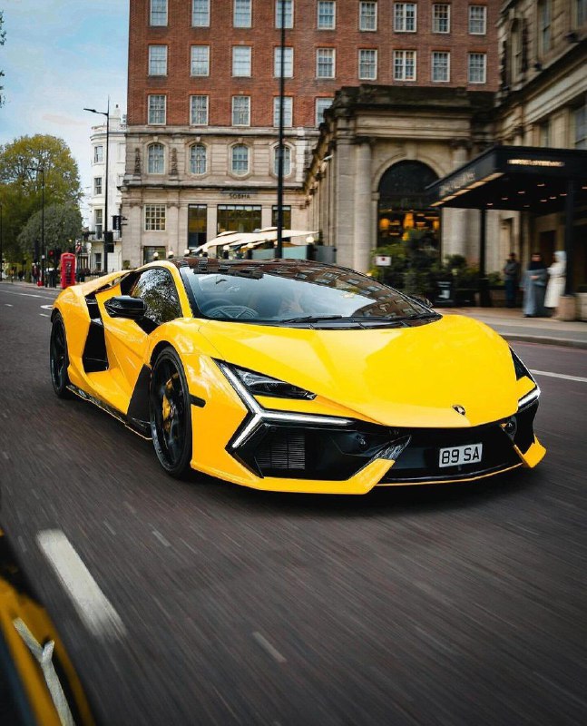 Lamborghini Revuelto