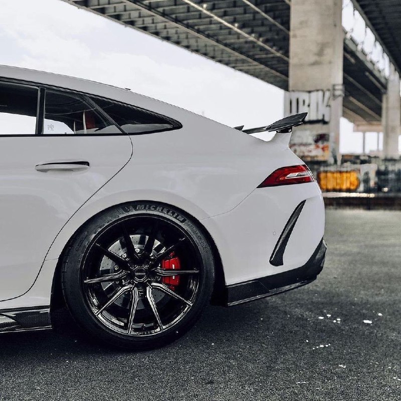 Mercedes-AMG GT 4-door с карбоновым бодикитом от Inferno 7