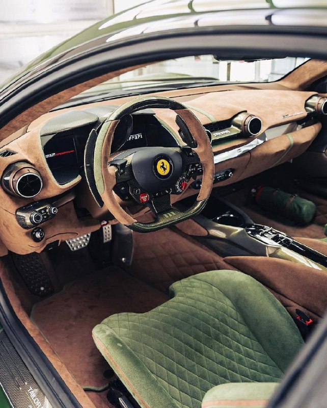 Ferrari 812 Competizione 7