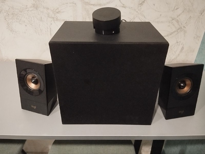 Продам сабвуфер/колонки в отличном состоянии Logitech Z533 120w