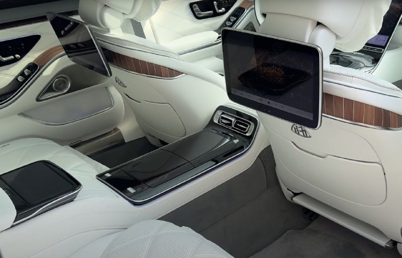 Mercedes-Maybach S 680 превратили в дорожную яхту 3