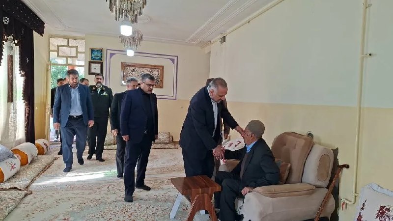 פגישת ראש ארגון בתי הסוהר עם משפחתו של ההרוג של בית ספר שג'ארה טייבה מינאב בקוהגילויה ובויאר אחמד היום, ב-2…