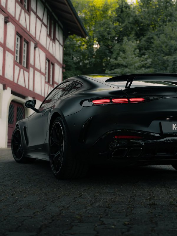 Mercedes-AMG GT 63 Coupé 3