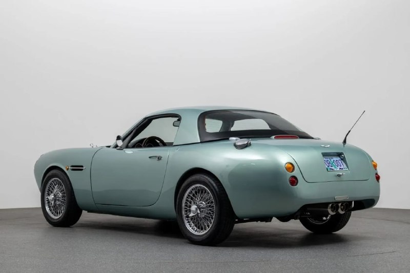 Mazda MX-5 превратили в винтажный Aston Martin и выставили на аукцион всего за $23 тысячи. 3