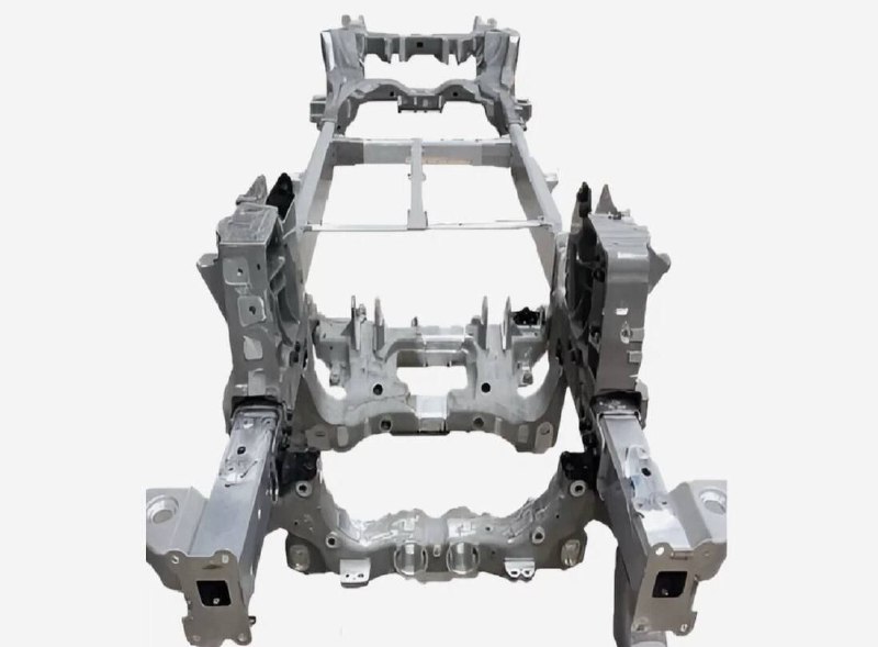 BYD Yangwang U8L получил уникальную цельнолитую ра...