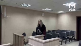 Зумерка пришла на суд в худи с надписью "Падший ангел", после того как ограбила Свято-Стефановский кафедральный собор в Сыктывкаре. Юная фэшн-грешница с другом зашли в храм помолиться, но, не справившись с искушениями дьявола, парочка спряталась и ночью ог