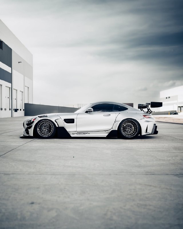 Mercedes-Benz AMG GT 4