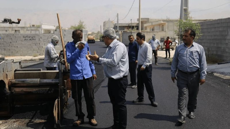 اخبار هرمزگان: تداوم نهضت آسفالت در پارسیان؛ معابر چند محله بهسازی شد🔹شهردار پارسیان: عملیات آسفالت و بهسازی معابر در ادامه اجرای طرح ن