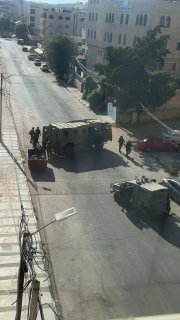 סצנות נוספות: כוחות הכיבוש ממשיכים למצור על בית וסביבתו בשכונת "חרובה" בעיר ג'נין.