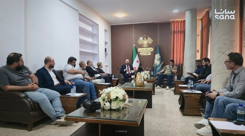 תצלומים של דיאלוגים ומפגשי דיונים בתקשורת בנפות הכפריות של דמשק וסואידה, שמטרתם לנסח חוק תקשורת התואם את שא…