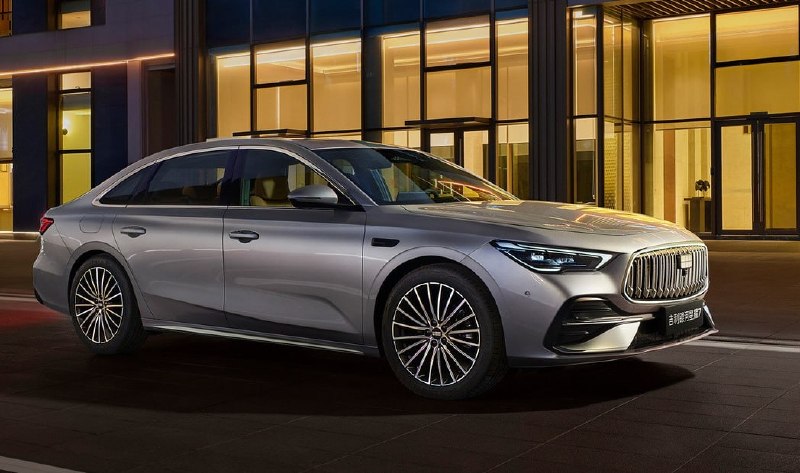 Geely готовит гибридный седан с полным приводом 4