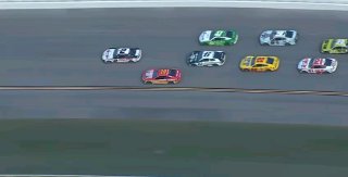 В гонке NASCAR произошла авария с участием 28 машин — это самая крупная авария в